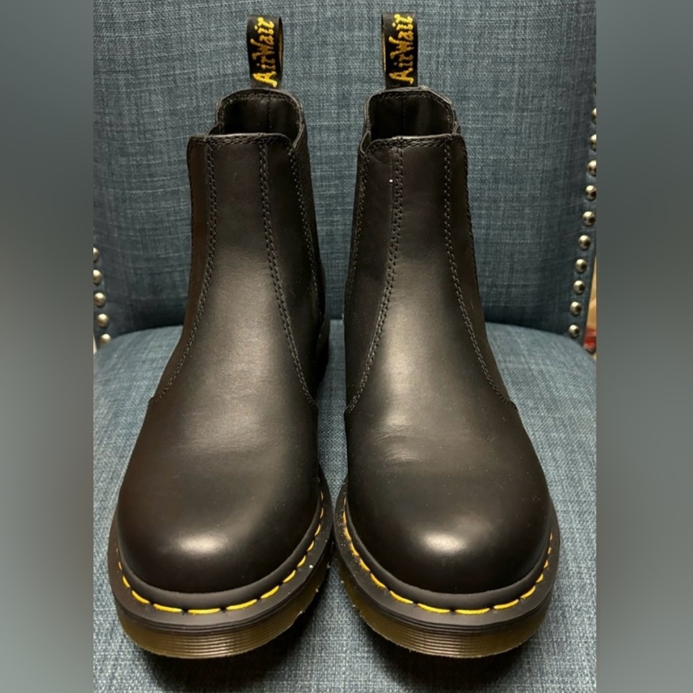 NWOT Dr. Martens 2976 Chelsea Black Boot